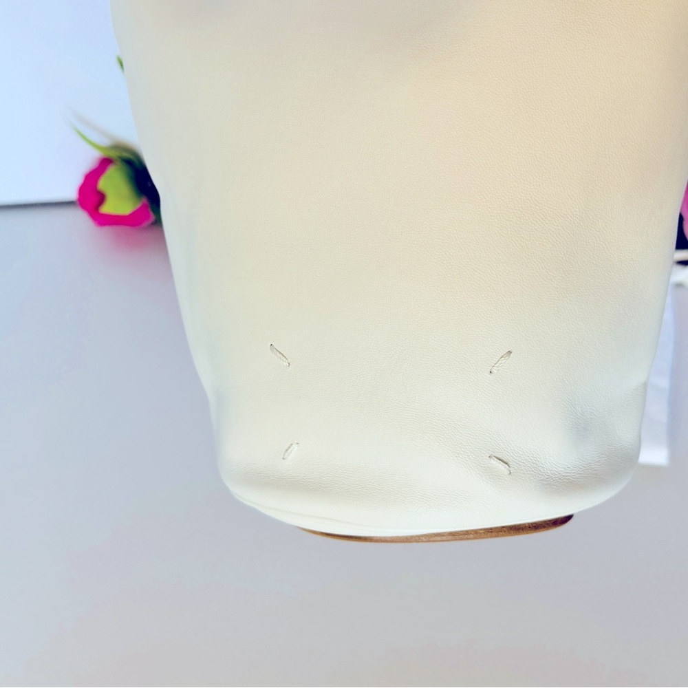 🤍MAISON MARGIELA🤍Tabi White Leather Bucket Bag - Picture 2 of 12